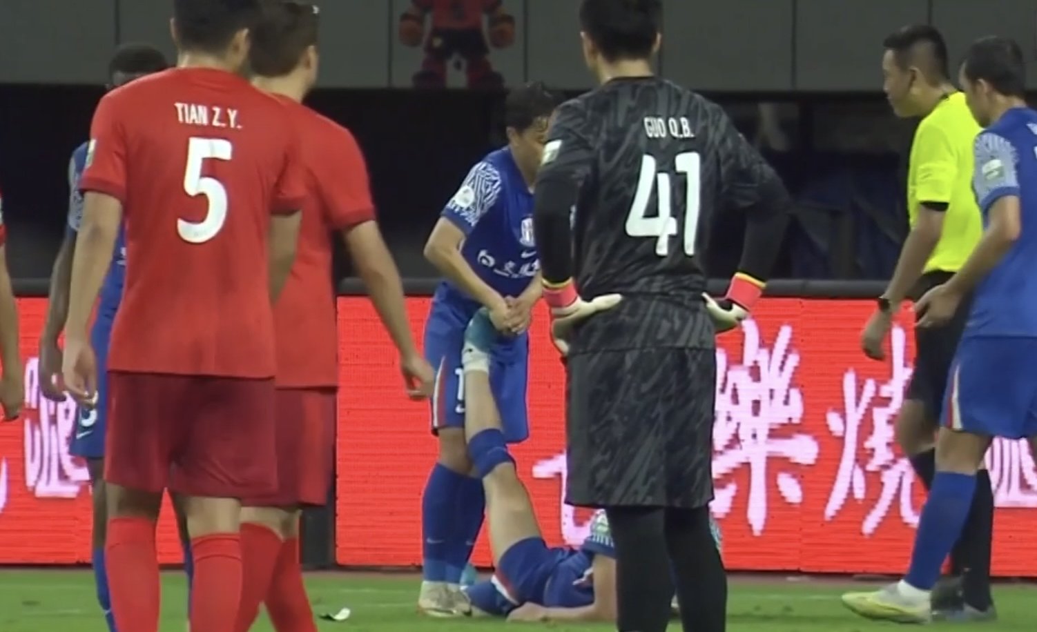 令人陶醉的比赛节奏，球员们执着奋战的简单介绍