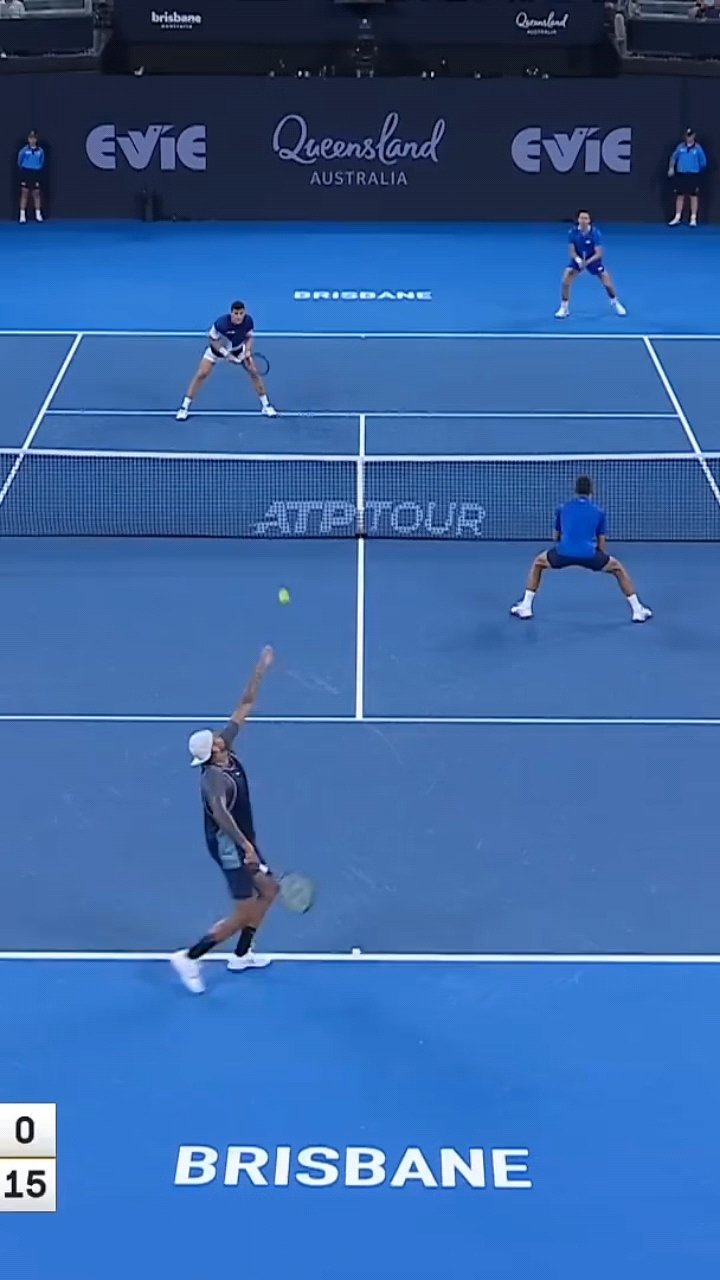 西班牙网球队血洗意大利网球队，克耶高斯统治全场的简单介绍