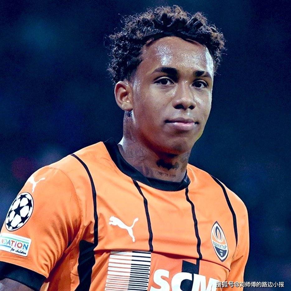 包含帕尔马官方宣布签下巴西新星，打破历史最高转会纪录的词条