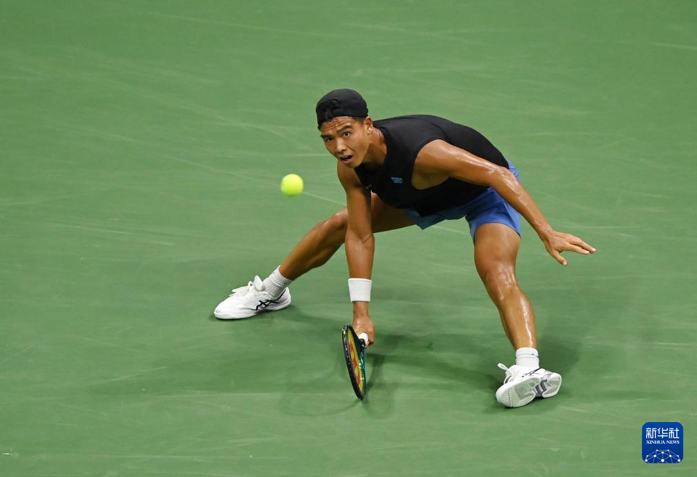 包含世界网球队险胜欧洲网球队，阿尔卡拉斯惊艳世界的词条