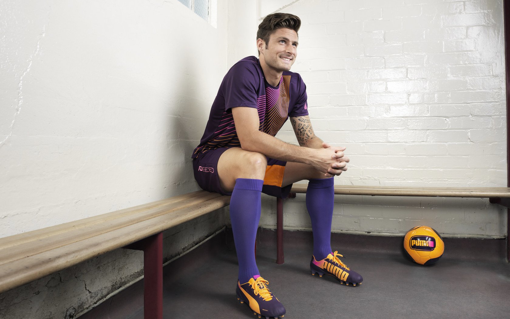 卡马文加式爆发,从阿尔及利亚翻盘阿根廷看足球的不可预测之美